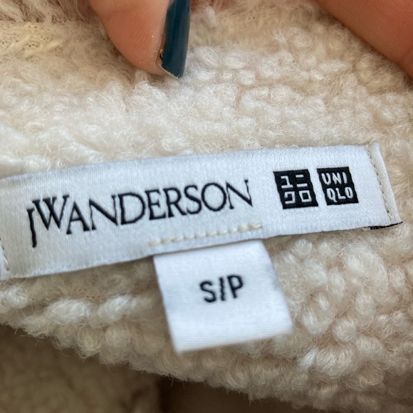 SOLD Uniqlo Fleece / Furry Coat - Picture 6 of 9